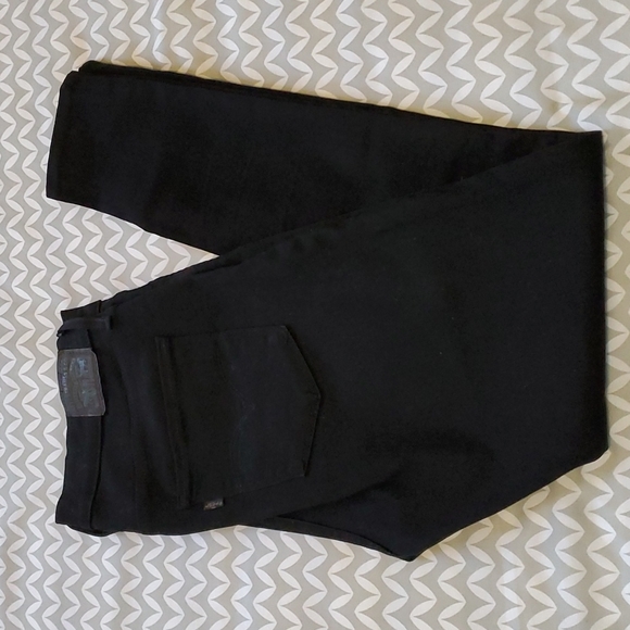 *Like New* Levi's Rich Black Skinnies - Picture 1 of 15